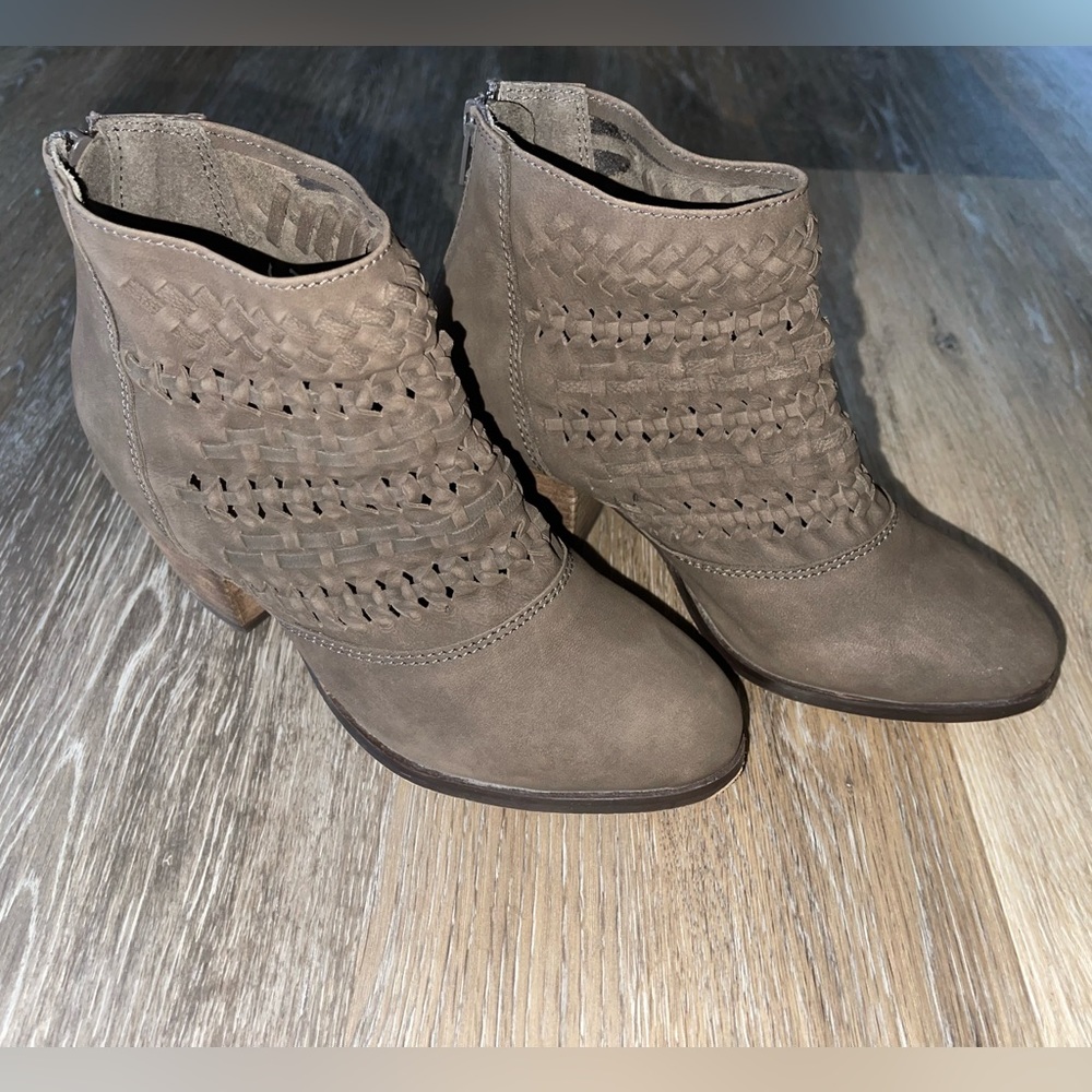 *2/$15* Diba Sleek Woven Leather Booties. Dark Gray/Brown. Size 5.5